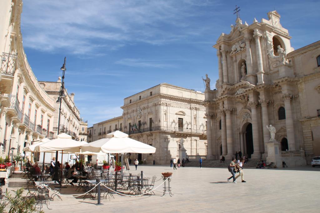 La Casa Di Ilde Al Duomo - Ortigia Holidays Syracuse Bagian luar foto