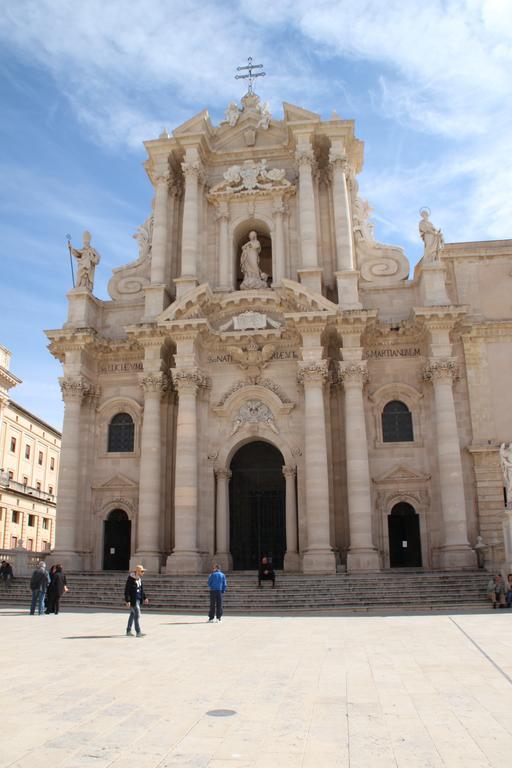 La Casa Di Ilde Al Duomo - Ortigia Holidays Syracuse Bagian luar foto